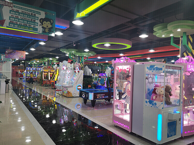 indoor playground,indoor plaryground equipment,play game,family of chilhood